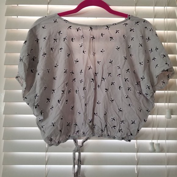 Sim and Sam Large Floral and V-neck crop top tie bottom - Picture 4 of 4